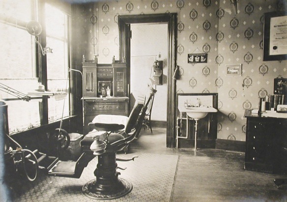 Operating room in Dentist’s Parsons Office, Thomaston, 1900-1905. Connecticut Historical Society collections.
